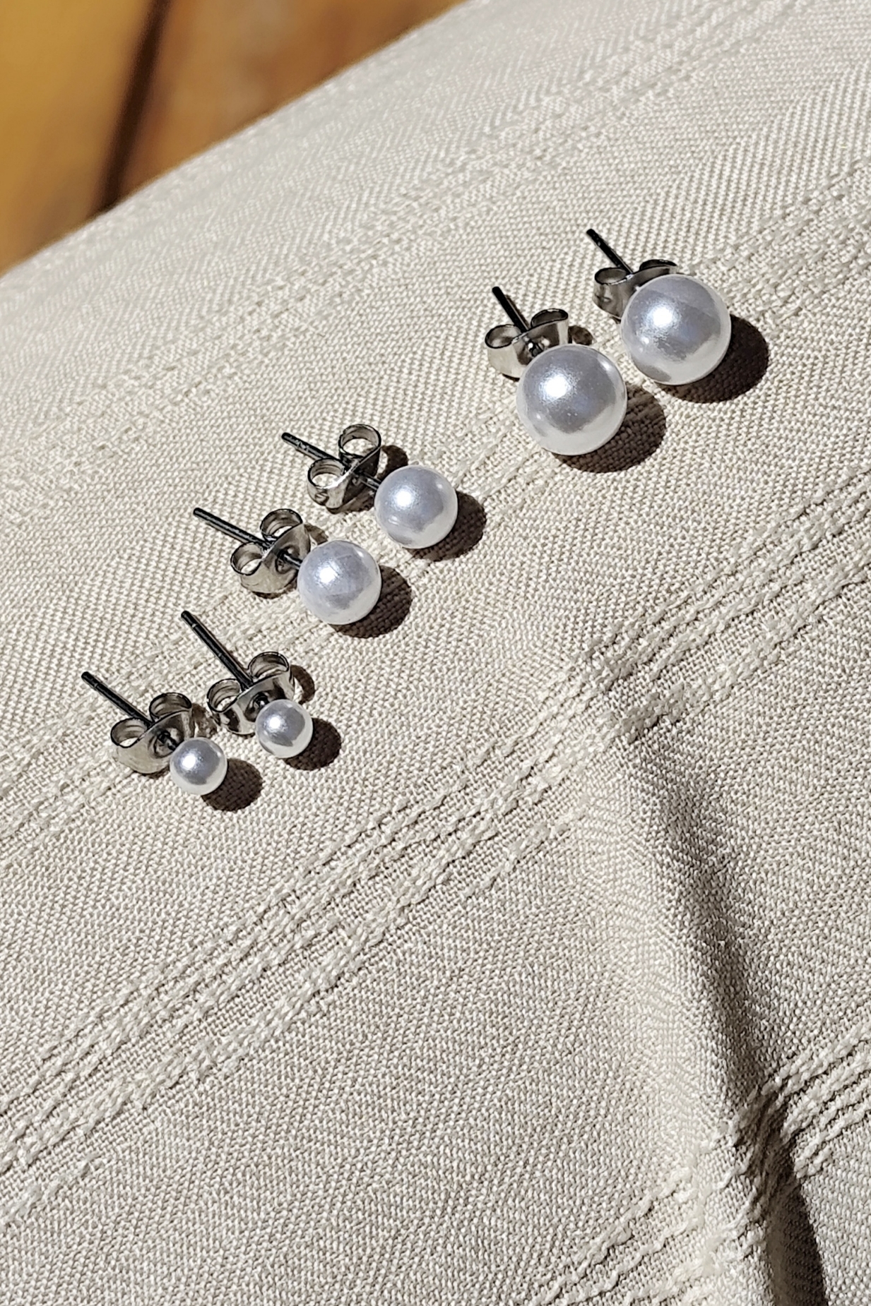 گوشواره مرواریدی پشت استیل رنگ ثابت در سه سایز